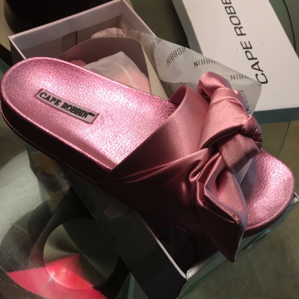 Pink satin Cape Robbin slides, sz 7